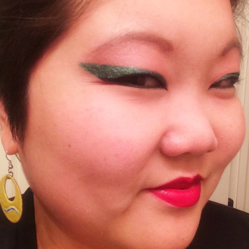 32-year-old human person and super legitimate adult, KaeLyn Rich, is showing off her monolid makeup skills with green glitter up to her brows.