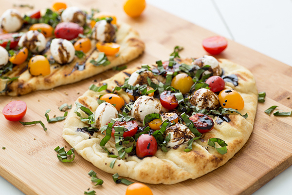 grilled_caprese_naan_pizza_recipe