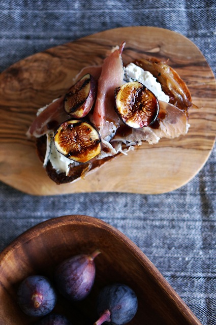 grilled-fig-tartines