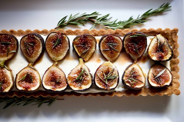 roasted-fig-tart-with-honey-and-mascarpone