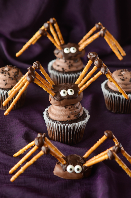 DIY-Pretzel-Spiders-1-sm