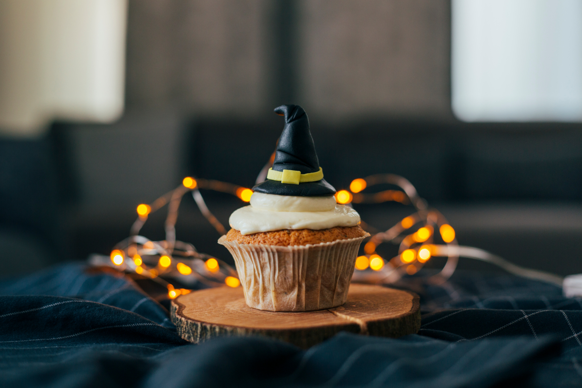 Halloween recipes: A cupcake with a witch hat of frosting on top