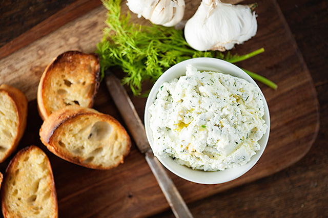 roasted garlic and dill ricotta spread