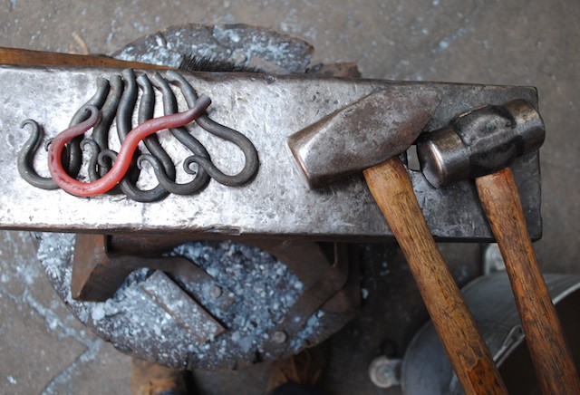 Hot-Hooks-on-the-Anvil-640x436