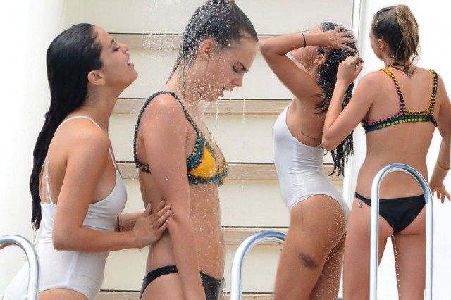 PAY-MAIN-cara-Selena