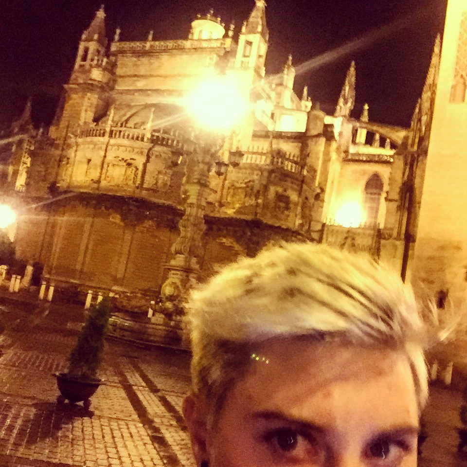 A picture of me and the Seville Cathedral in which you can’t really see either.
