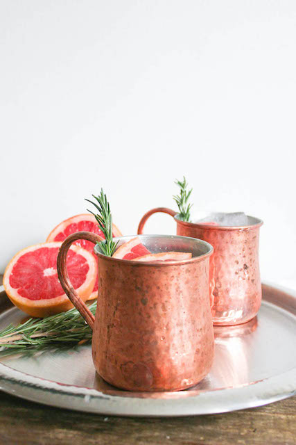grapefruit-rosemary-moscow-mule-cocktail
