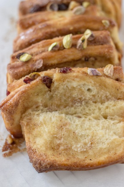 Cinnamon-Raisin-Pull-Apart-Bread-2