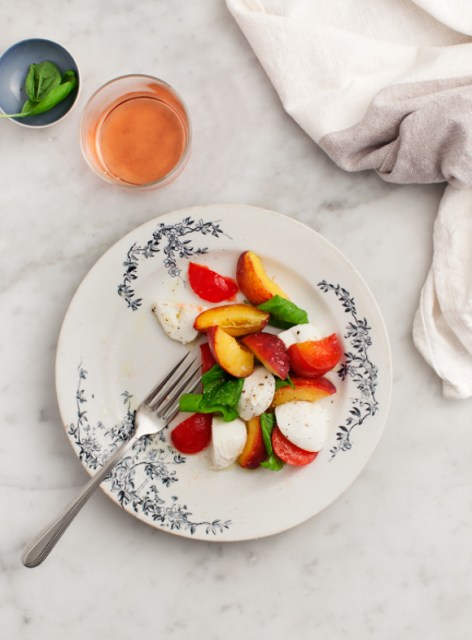 peach-plum-caprese-salad-5-ingredients