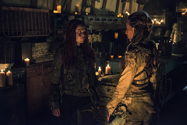 The 100 -- "Wanheda: Part One" -- Image HU301b_0186 -- Pictured (L-R): Eliza Taylor as Clarke and Jessica Harmon as Niylah -- Credit: Cate Cameron/The CW -- é 2015 The CW Network, LLC. All Rights Reserved