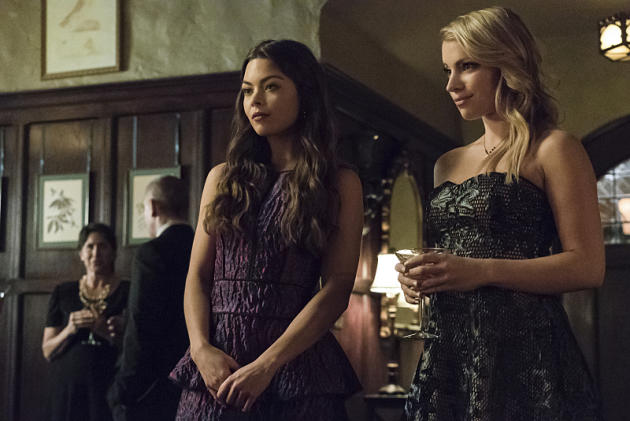 nora-and-mary-louise-look-nice-the-vampire-diaries-s7e6