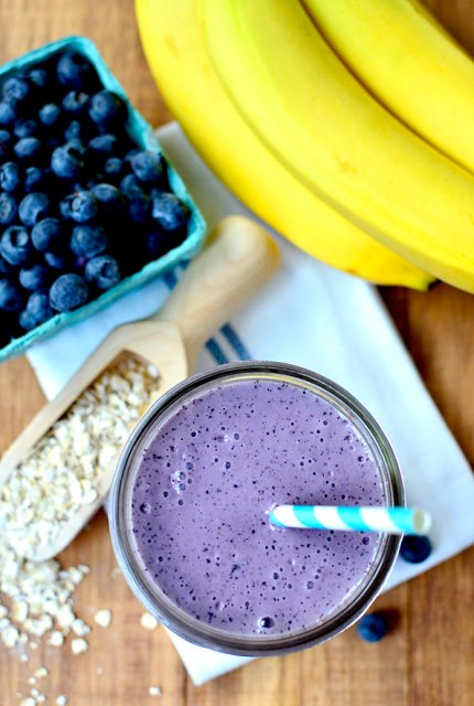 Blueberry-Muffin-Smoothie-iowagirleats-02_mini