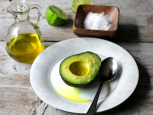 avocado-oliveoil-salt