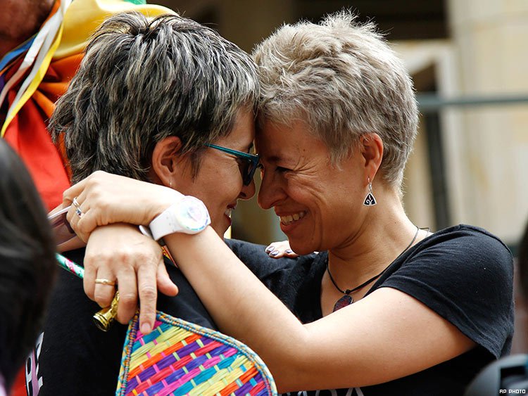 colombia-formally-legalizes-marriage-equality-x750
