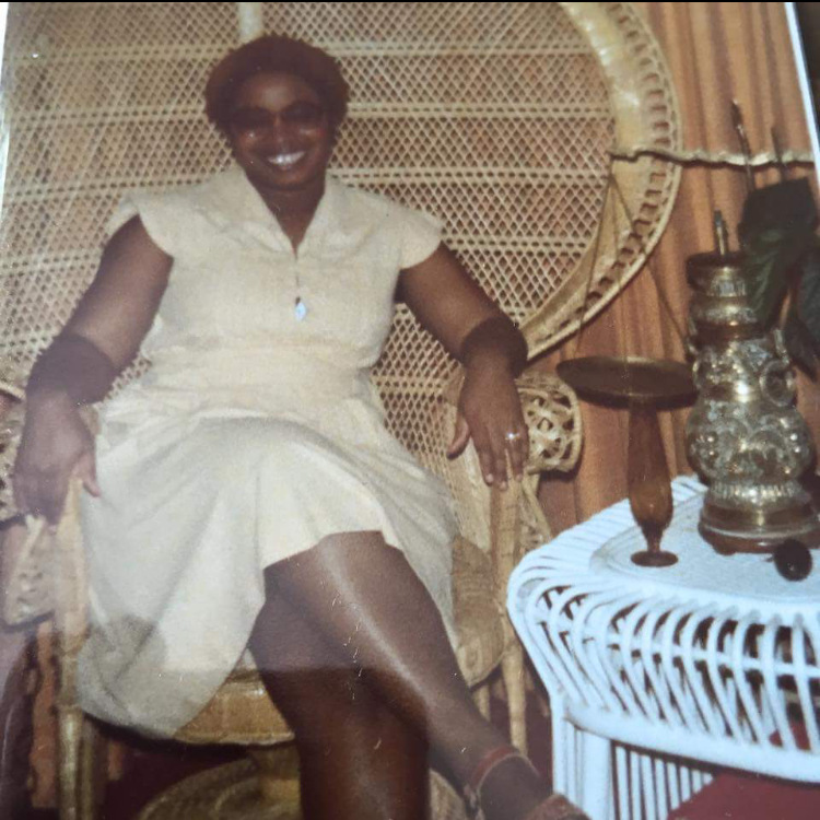 Carolyn W_Deborah_26_1977
