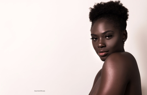 via dark skinned black beauty