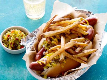 ZB0311H_chicago-style-hot-dog-with-homemade-relish-recipe_s4x3.jpg.rend.sni12col.landscape