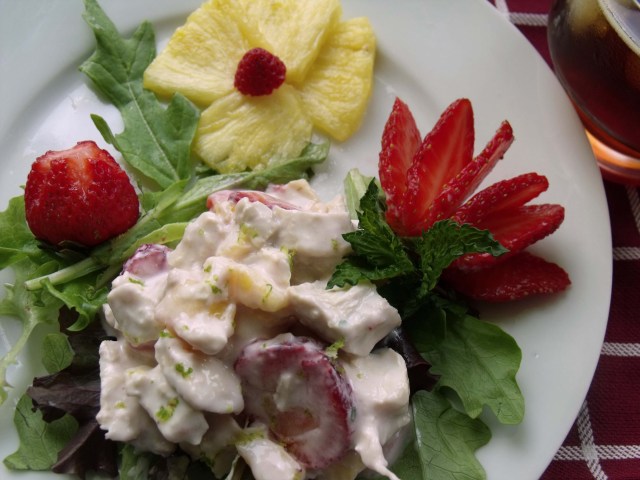 chicken-strawberry-pineaple-salad