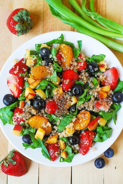 Quinoa Salad with Spinach, Strawberries and Blueberries