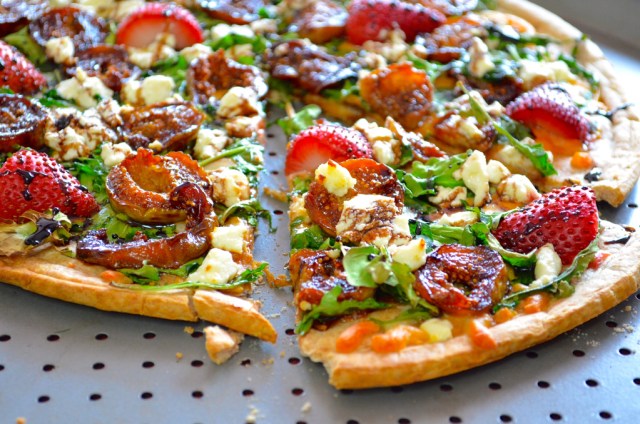 Caramelized Figs and Goat Cheese Pizza With Strawberries and Balsamic Glaze