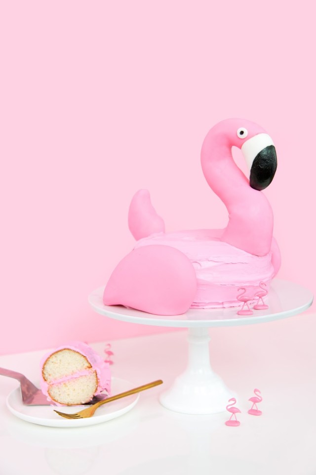 FlamingoPoolFloatCake-6