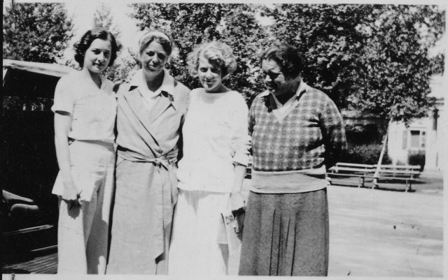 lossy-page1-1024px-Eleanor_Roosevelt_and_Lorena_Hickok_-_NARA_-_195609.tif