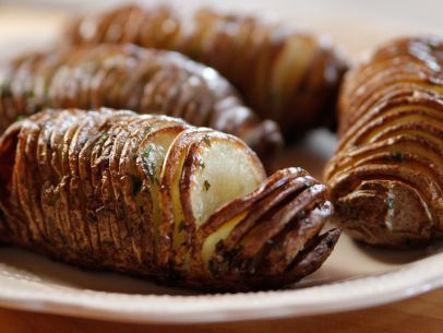 WU1204H_Hasselback-Potatoes_s4x3.jpg.rend.sni12col.landscape