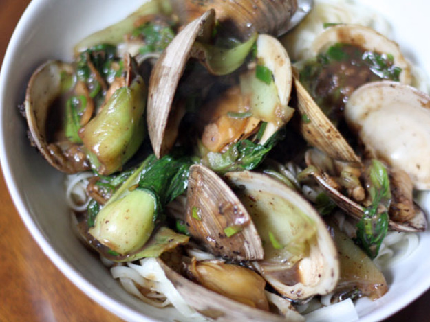 20121128-231746-dinner-tonight-clams-black-bean-sauce-noodles-primary-thumb-625xauto-289488