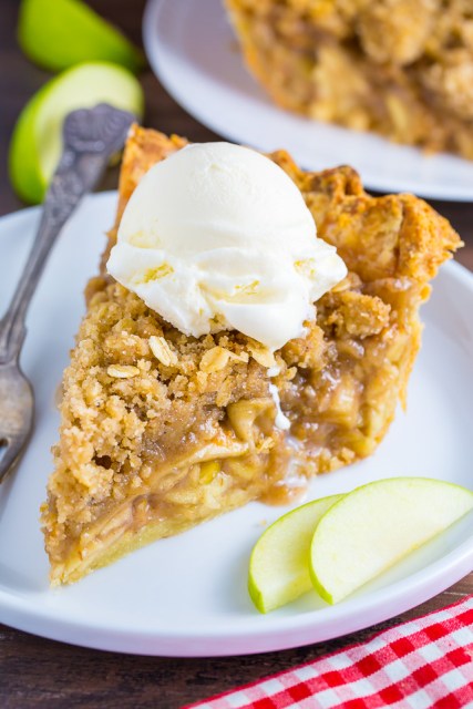 04-brown-butter-oatmeal-crumb-apple-pie