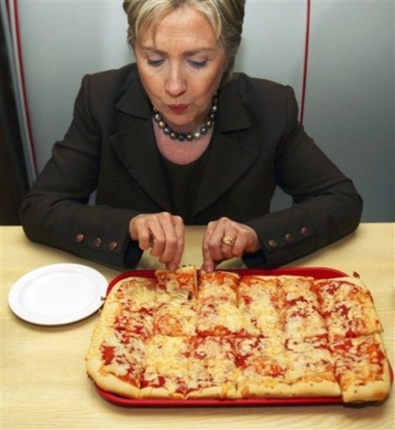 08-hillary-eating-pizza