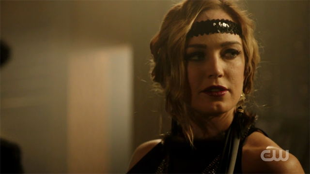 Sara Lance dressed as a flapper 