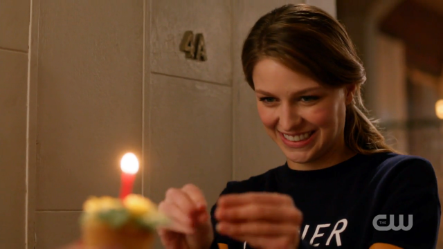 Kara grabby hands the cupcake