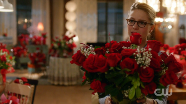 Kara offers Alex roses for Maggie