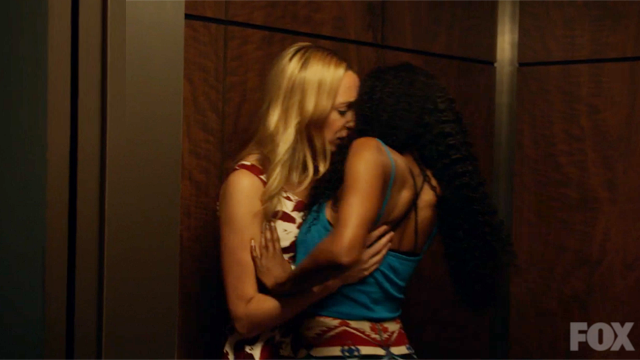 Pippy and TMI kissing in an elevator. 