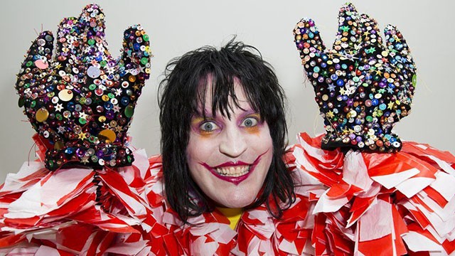 Noel Fielding and Sandi Toksvig to host new Great British Bake Off Noel Fielding and Sandi Toksvig to host new Great British Bake Off