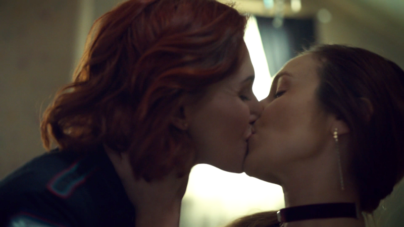 Waverly and Nicole kiss