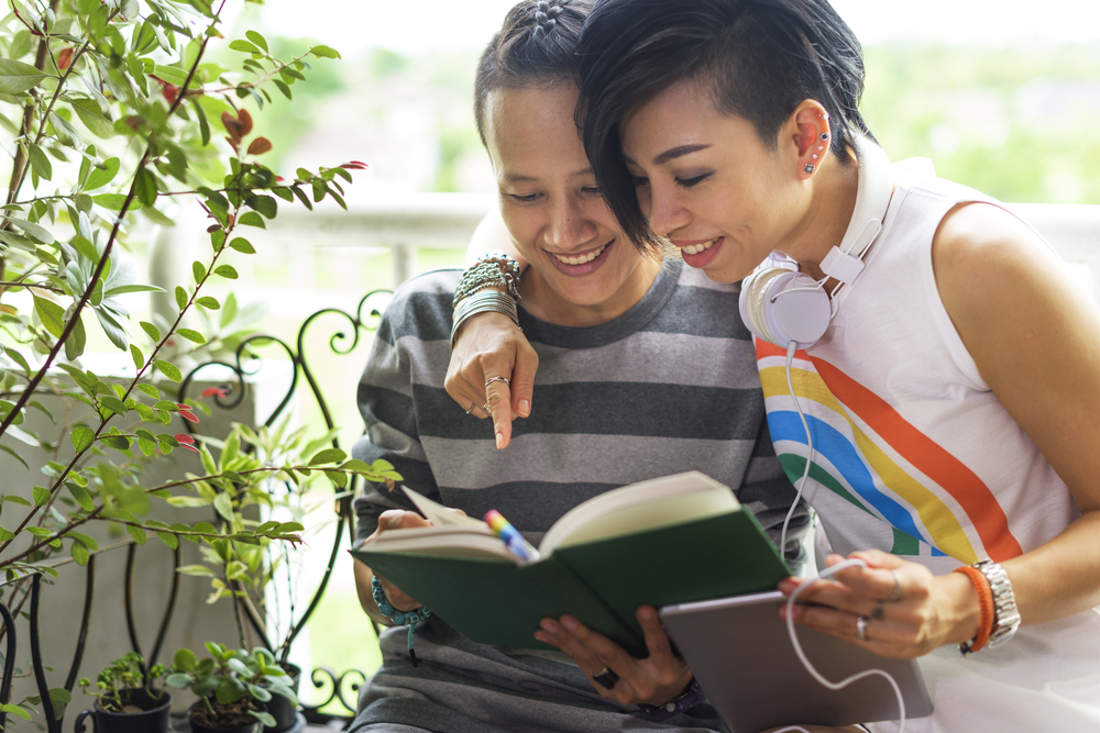 The Time I Lesbianfiltrated My Mother S Straight Book Club Autostraddle