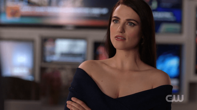 Lena crosses her arms making her clavicle DO A THING