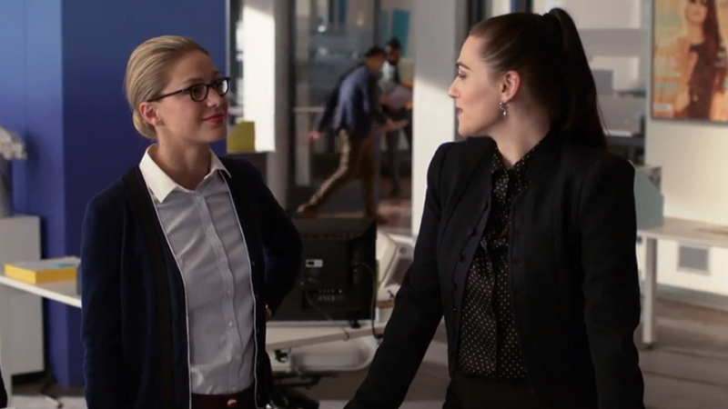 this is a picture of Lena and Kara making eyes at each other because SUPERCORP IS REAL OKAY