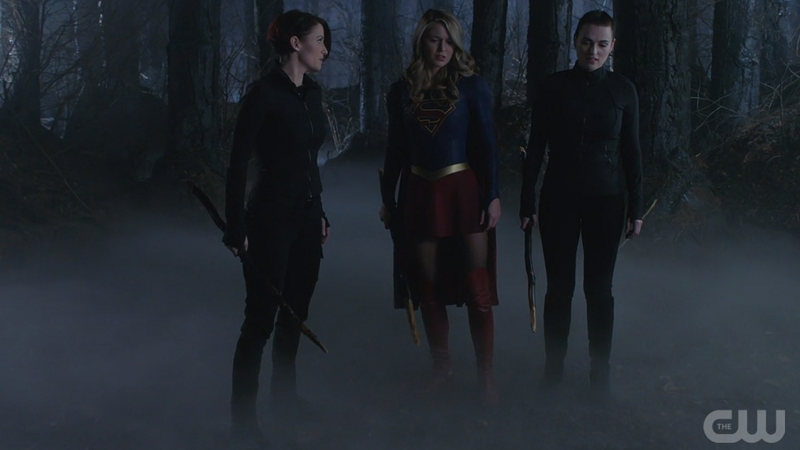 Alex, Supergirl and Lena have sticks and are badass