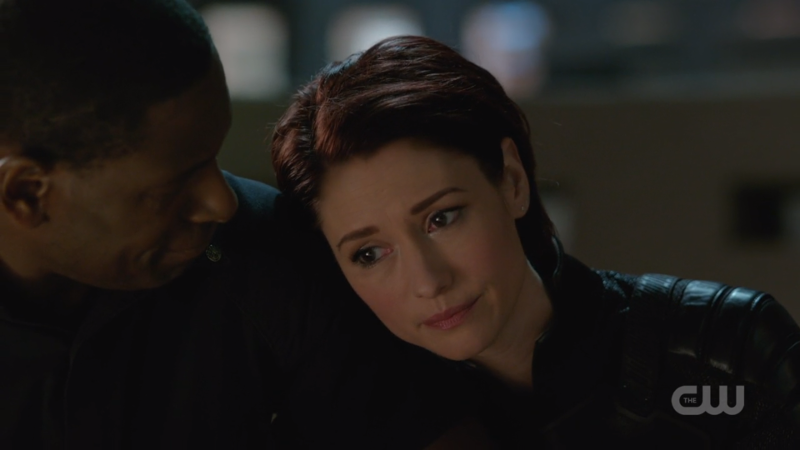 Alex sadly rests her head on J'onn's shoulder