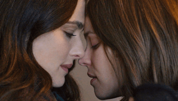 Qozoq ayolni tukli mushuk bilan sikishadi