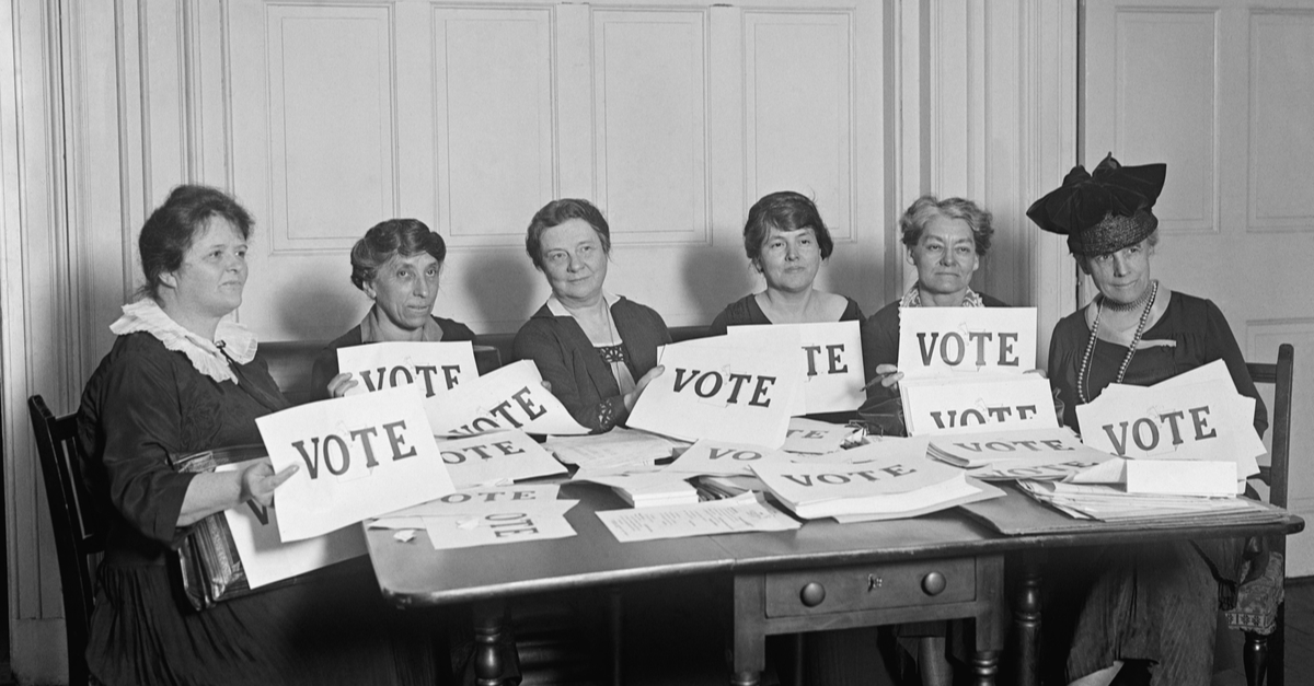 Photo from 1924 of National League of Women Voters members holding up signs that say "vote"