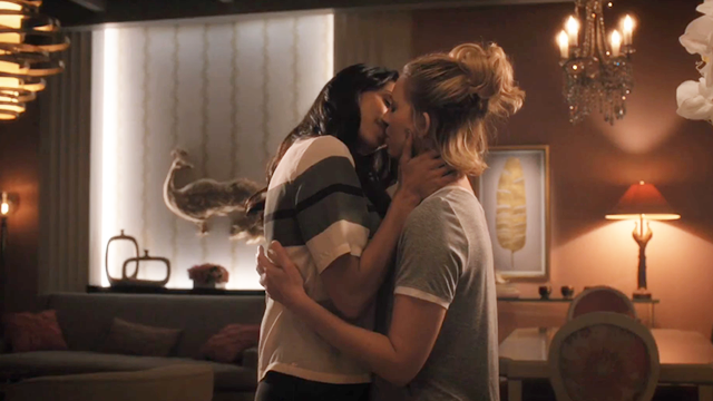 Jr High Lesbian Porn - 20 Happy Lesbian and Bisexual Romantic TV Storylines That'll Warm Your  Heart Right Up | Autostraddle