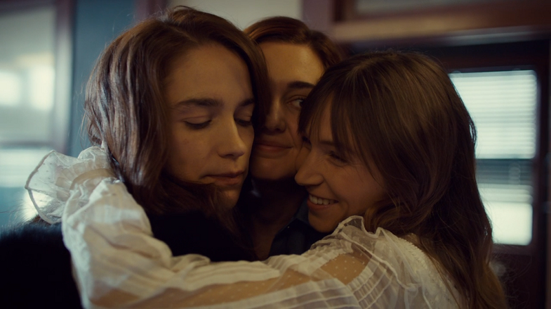 waverly brings nicole and wynonna into a group hug