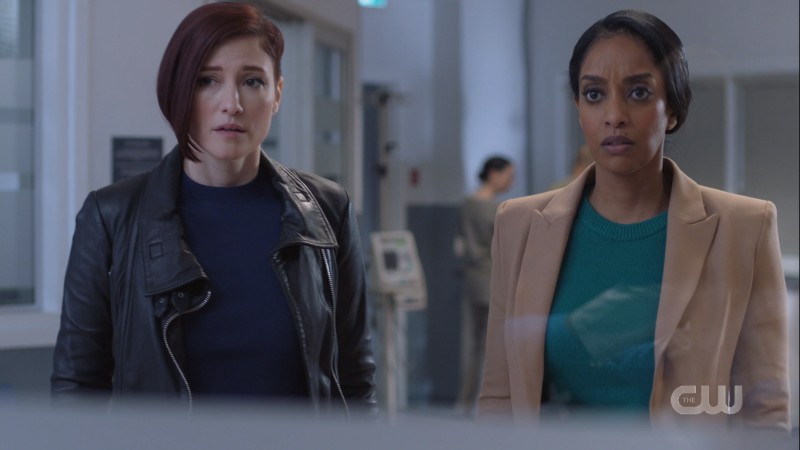 Alex and Kelly look into the hospital room with worried expressions