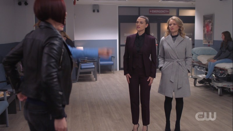 Alex, Kara, Lena and Eve are just standing around the hospital waiting room but you can see Lena's FULL SUIT 