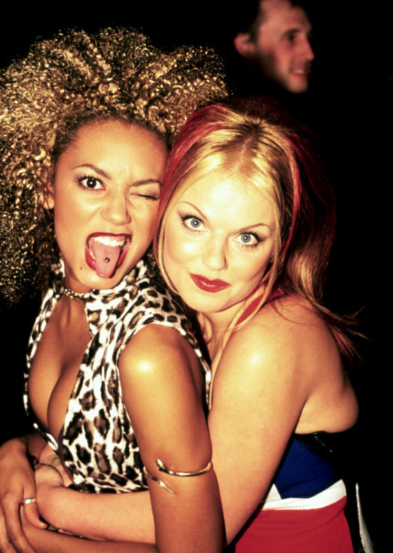 Melanie Brown and Geri Horner holding each other