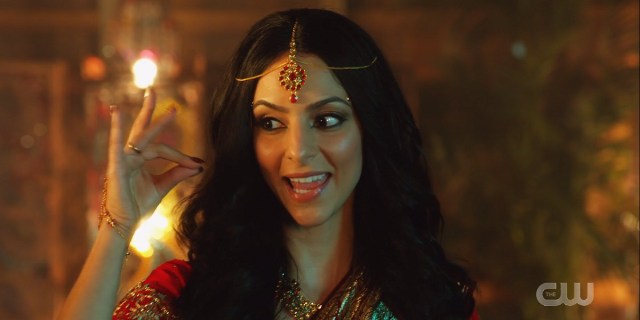 Zari sings dressed in Bollywyood movie sari and jewelry