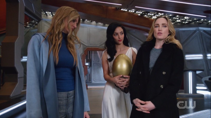 Ava and Zari listen to Sara talk